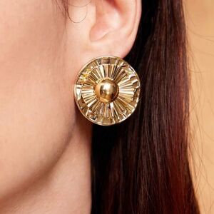 Gold flower stud earrings #1114
